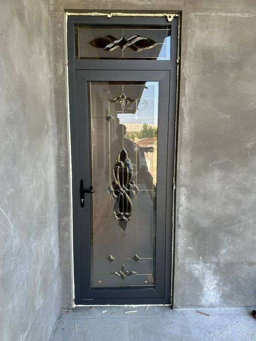 Akfa eshik rom vitraj