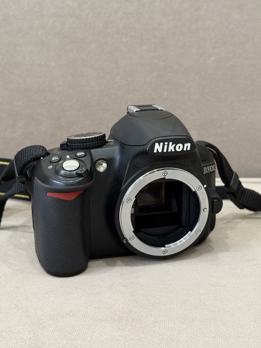 Цифровая фотокамера Nikon D3100