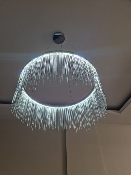 Продам люстру цепочка