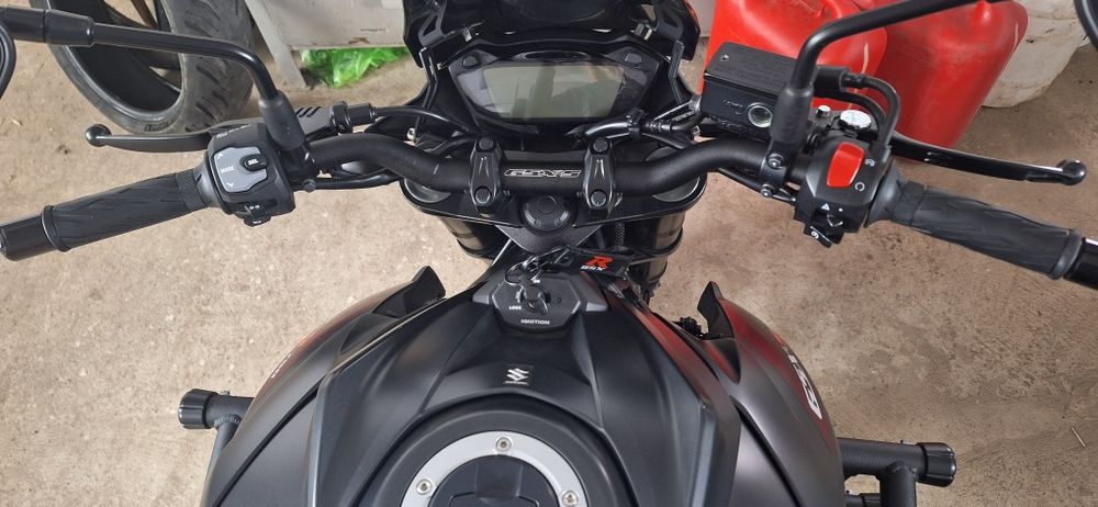 Продам мотоцикл SUZUKI GSX-S 750