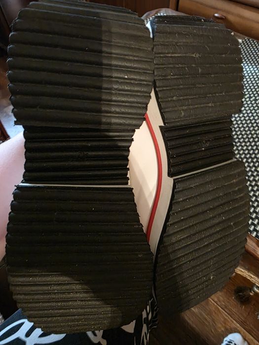 Продам кроссовки