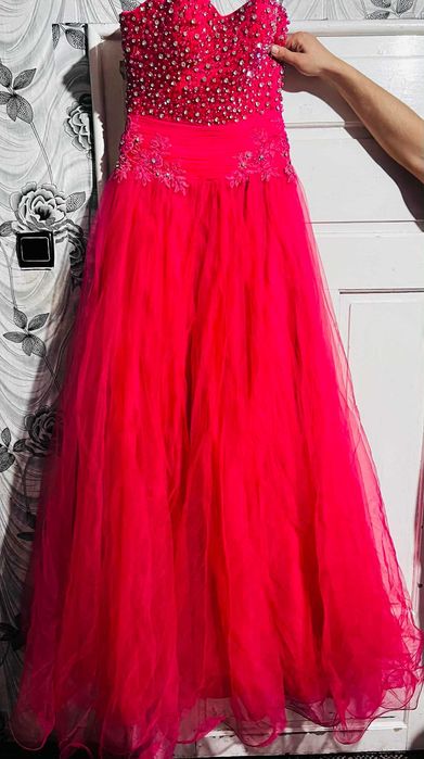 Официална рокля нова