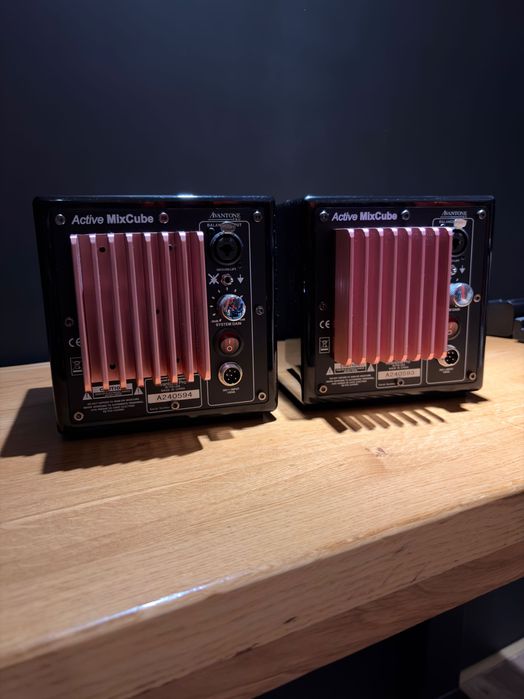 Продам студийные мониторы Avantone MixCube