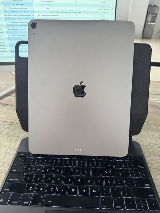 iPad Air 13-inch M3 + Keyboard