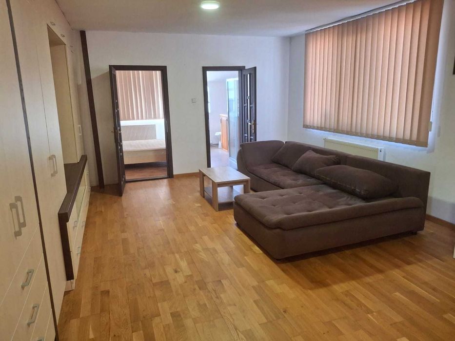 Dau în chirie apartament zona Cantemir