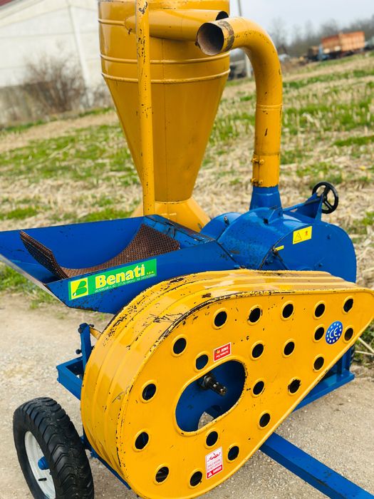 Moara ciocanele la tractor