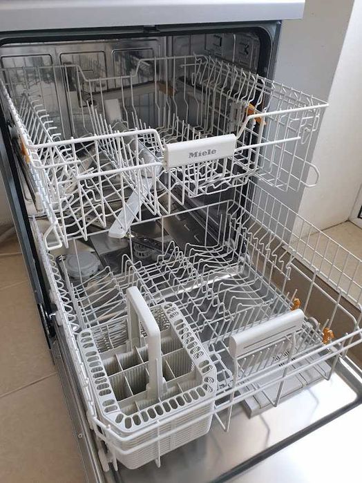 Инокс - Miele Съдомиялна - 14 Комплекта - Свободностояща - 60см