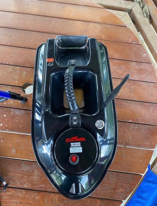 Лодка за захранка с сонар и гпс автопилот