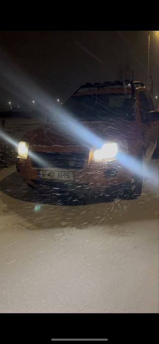 Vand   Masina Land  Rover