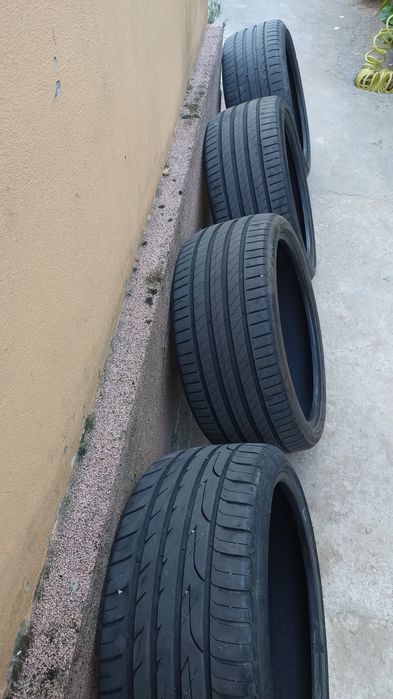 Vând 4 cauciucuri 235 cu 35 pe r19,aproape noi,Landsail,3acelasi profil și unul diferit,0772221788