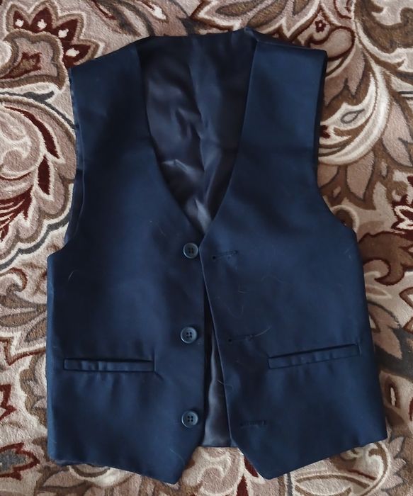 Продам школьный костюм