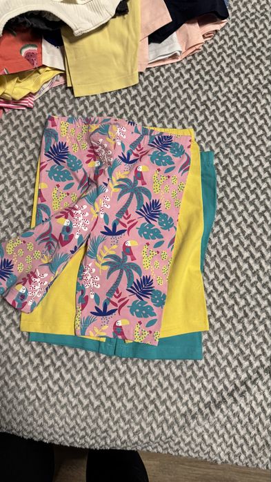 Много лятни дрешки размер 3г, повечето са нови от англия