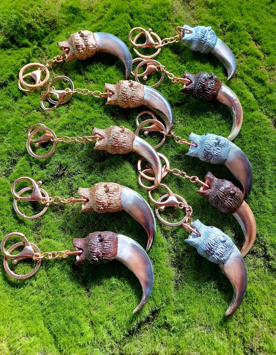 Продам  брелки когти медведя