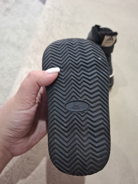 Продам детские ботинки