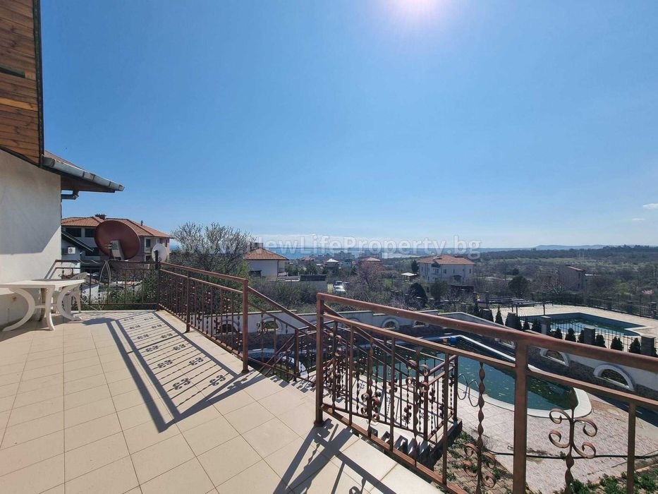 Двуетажна къща с басейн, Инцараки Свети Влас