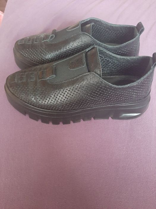 Черни обувки на платформа от естествена кожа