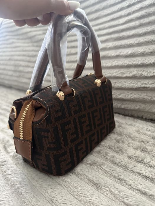 Geanta fendi noua