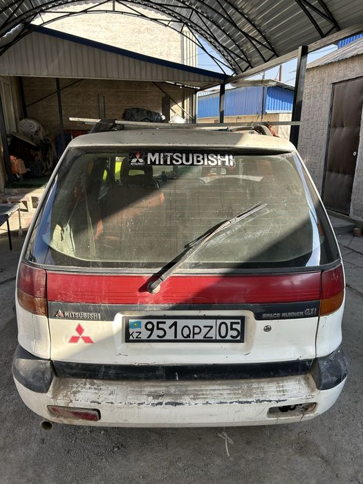 Mitsubishi Space Runner