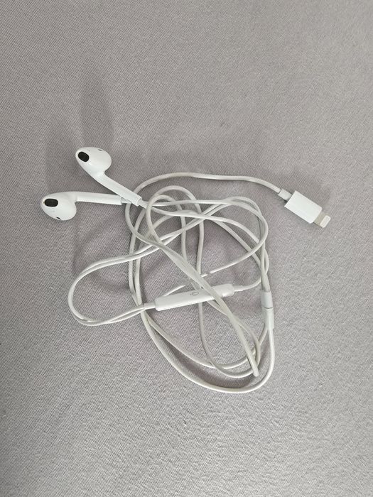 Căști Apple cu mufă lightning