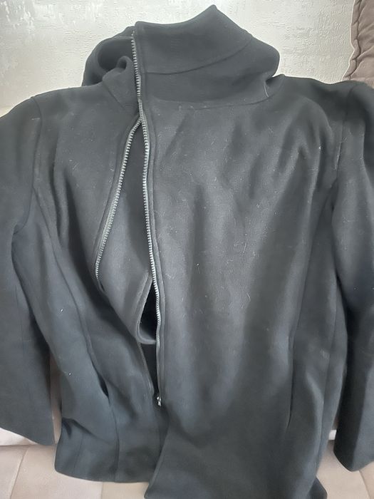 Продаю полупальто на подростка в хорошем состоянии размер 42-44