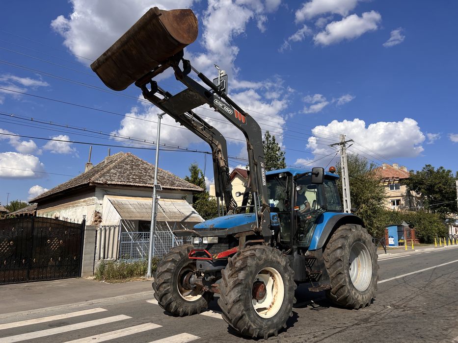 Tractor New Holland TM 135 cu încărcător