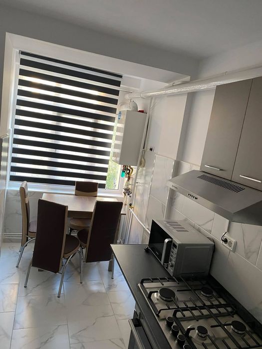 Apartament 4 camere de inchiriat la 1 minunt de universitate