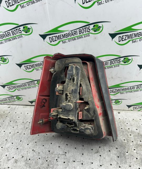 Lampa / Tripla stop dreapta pe aripa 1J9945258A 1J9945258A Volkswagen