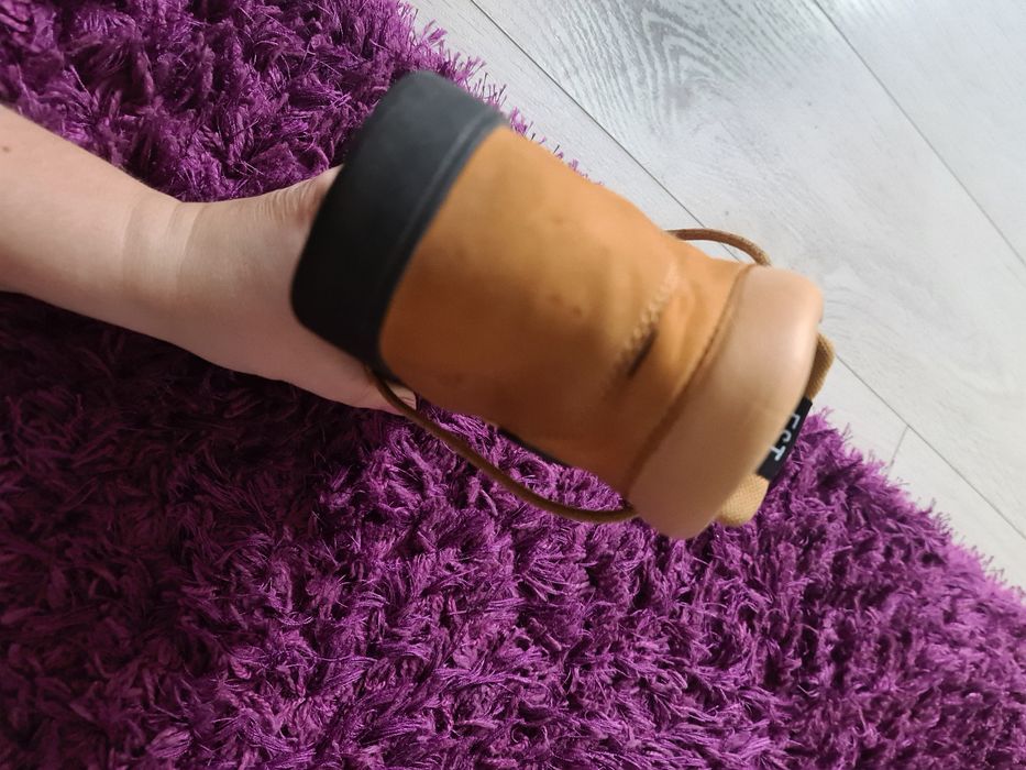 Vând bocanci timberland