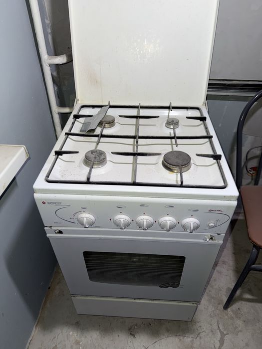 Продам газовую плиту
