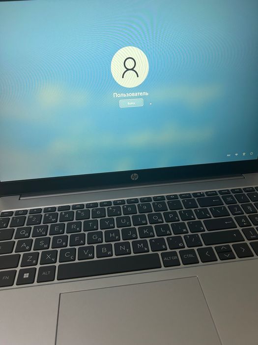 Ноутбук HP, в подарок с оригинальным рюкзаком!!! Всего месяц пользуюсь