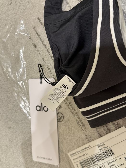 Alo Yoga спортен сутиен