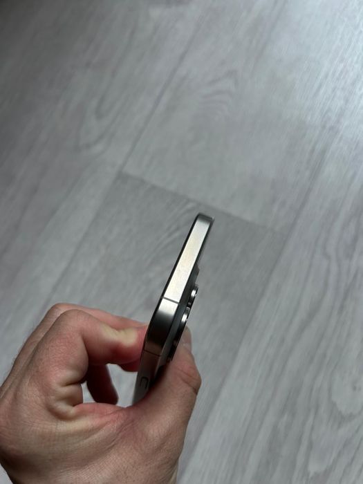 Продам Iphon 16 pro 256гб