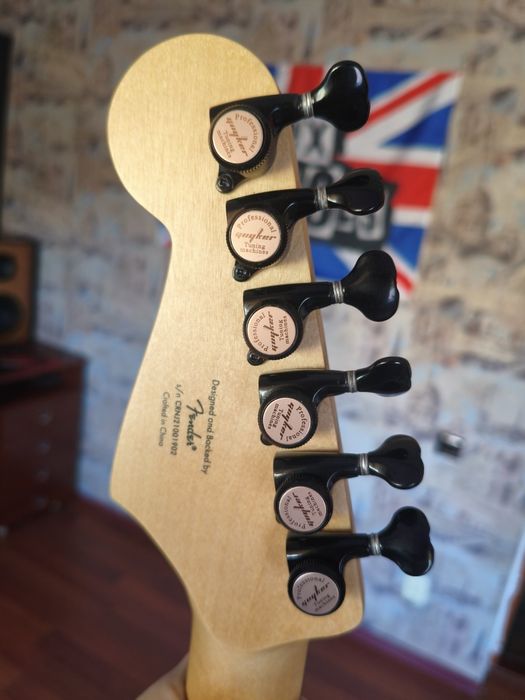 Электрогитара Squier