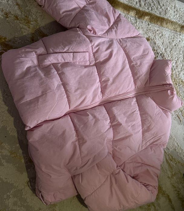 Розовая куртка Bershka