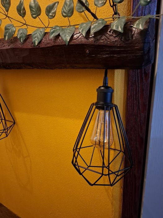 Ръчно изработена лампа от 70- годишна дървена греда