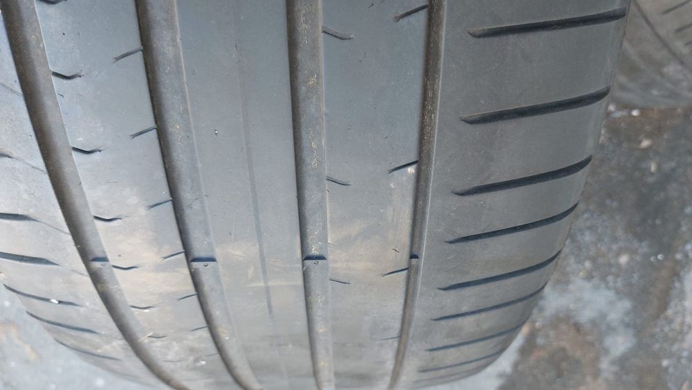 275 45 fata 305 40 R20 spate Dot 2020