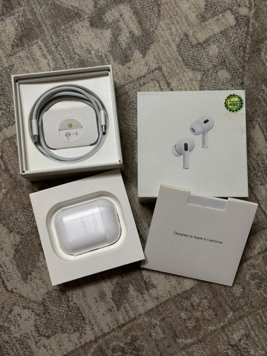 AirPods почти новые