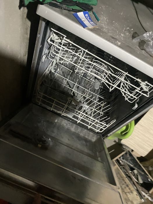 Посудомойка вроде рабочая