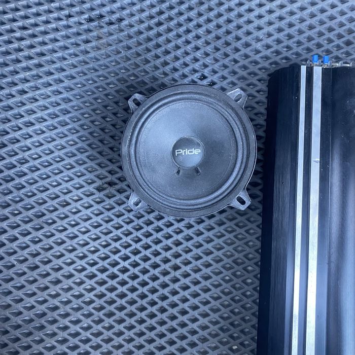 Продам усилитель с колонками