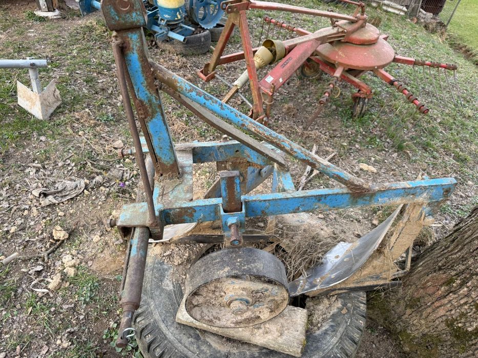 Vând plug cu 2 trupițe