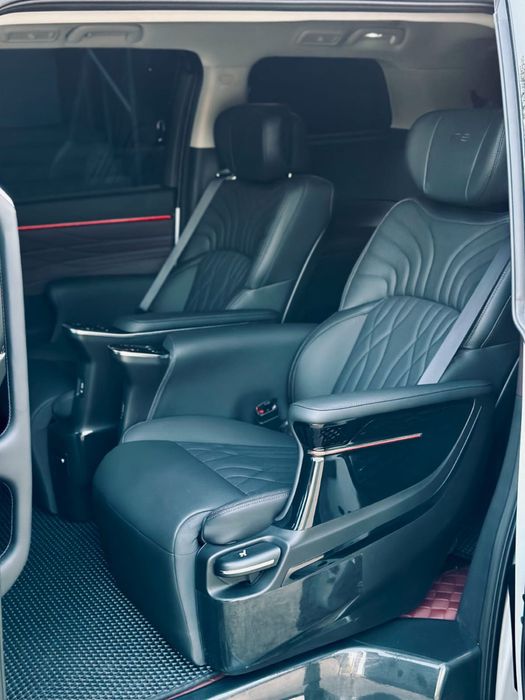 租賃小型貨車和小巴阿拉木圖24/7城際計程車