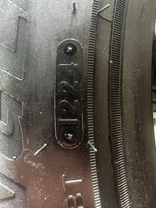 Авто шины.в комплекте