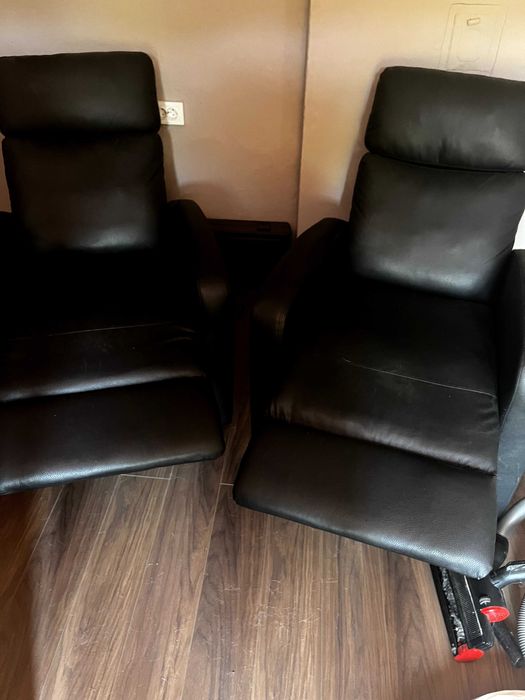 Двойка масажни накланящи се столове