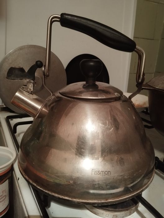 Чайник металлический продам.