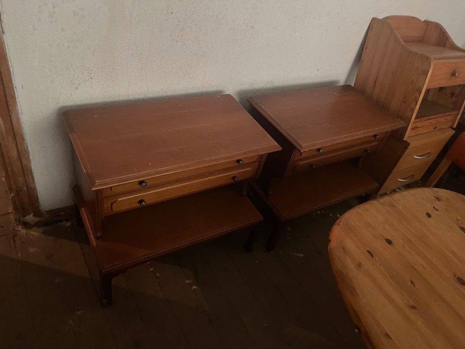 Маси и нощни шкафчета