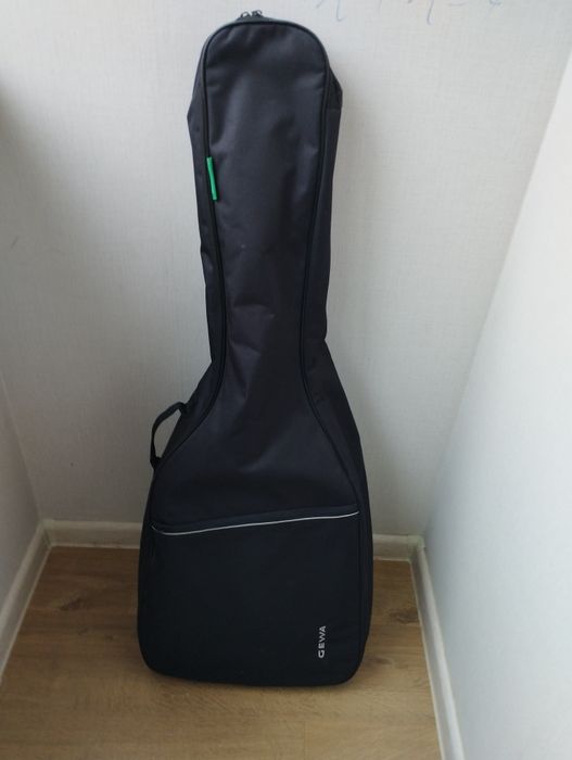 Продам гитару Yamaha c40