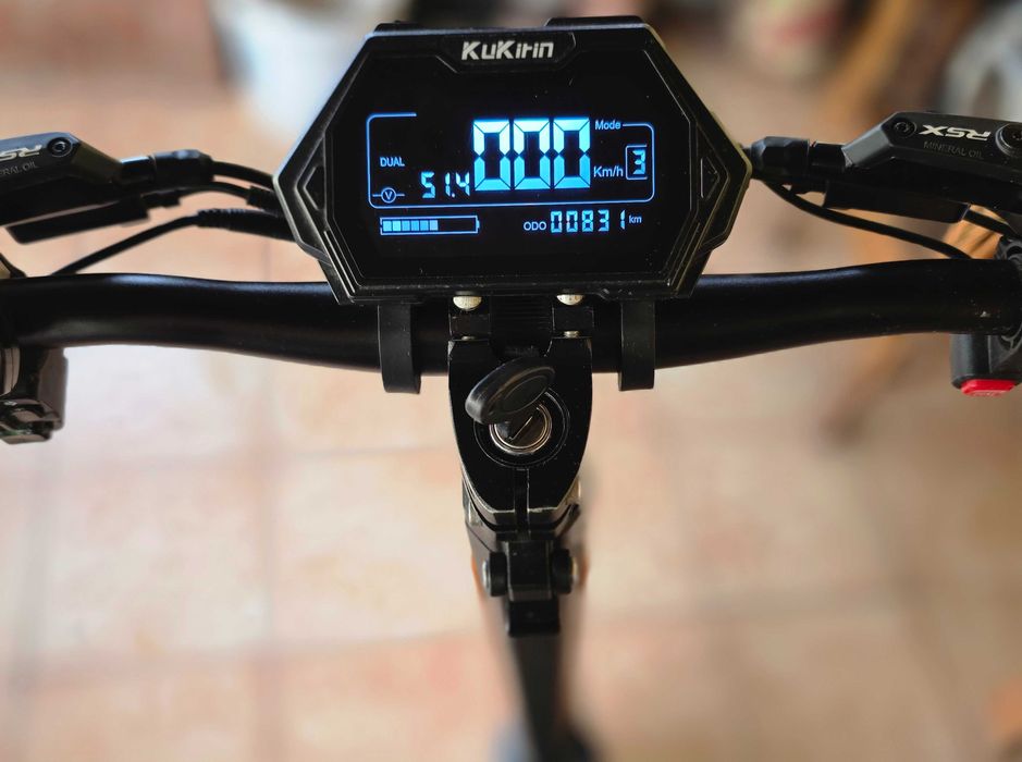 Vand trotineta electrica Kukirin G3 Pro utilizata 97% pe drumuri asfaltate.Are 830 km(reali) si a fost condusa cu prudenta, neavand zgarieturi majore!