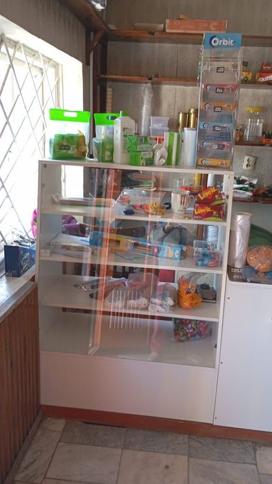 Продаются витринные полки 50 тыс в Текели