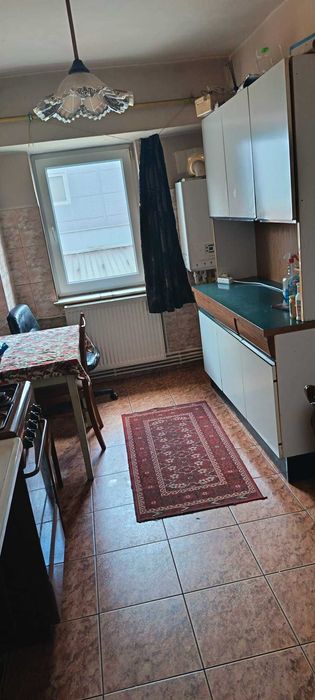 Decomandat 2 camere la Piata Deva