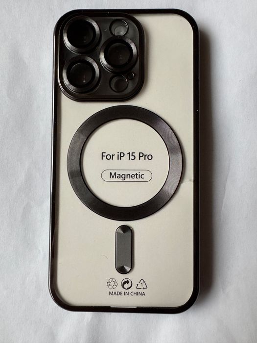 3 Modele Huse Magnetice Negre iPhone 15 Pro.